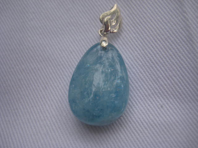 Natural Aquamarine Pendant cooling, soothing, enhancement of clear communication 3995